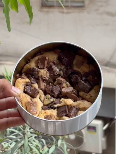 Triple Chocolate Cookie Tin (700 gm)